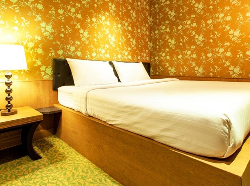 Q Hotel Бангкок Экстерьер фото