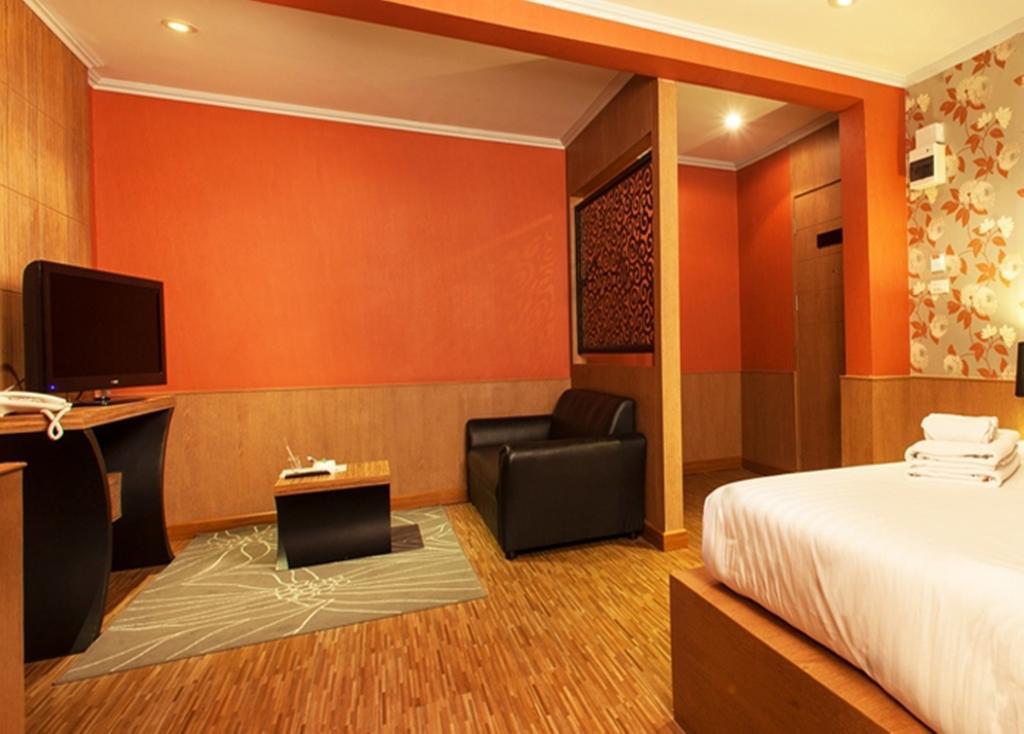 Q Hotel Бангкок Экстерьер фото