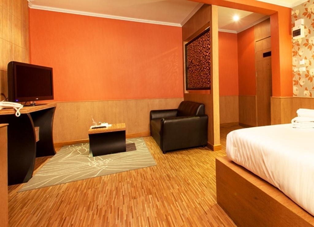 Q Hotel Бангкок Экстерьер фото