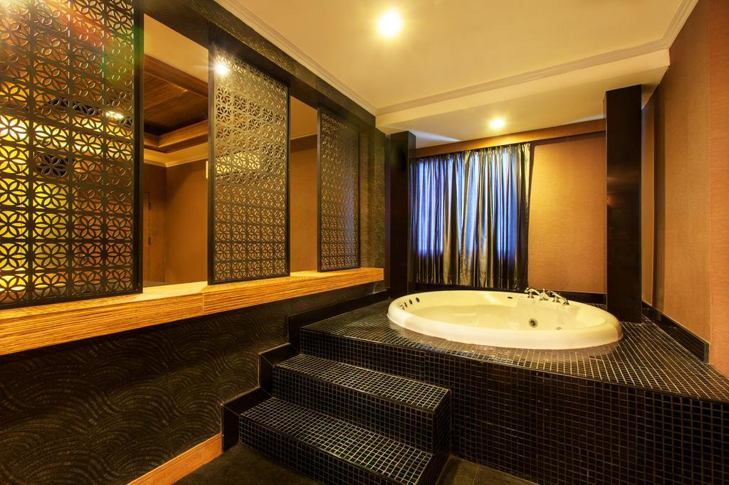 Q Hotel Бангкок Экстерьер фото