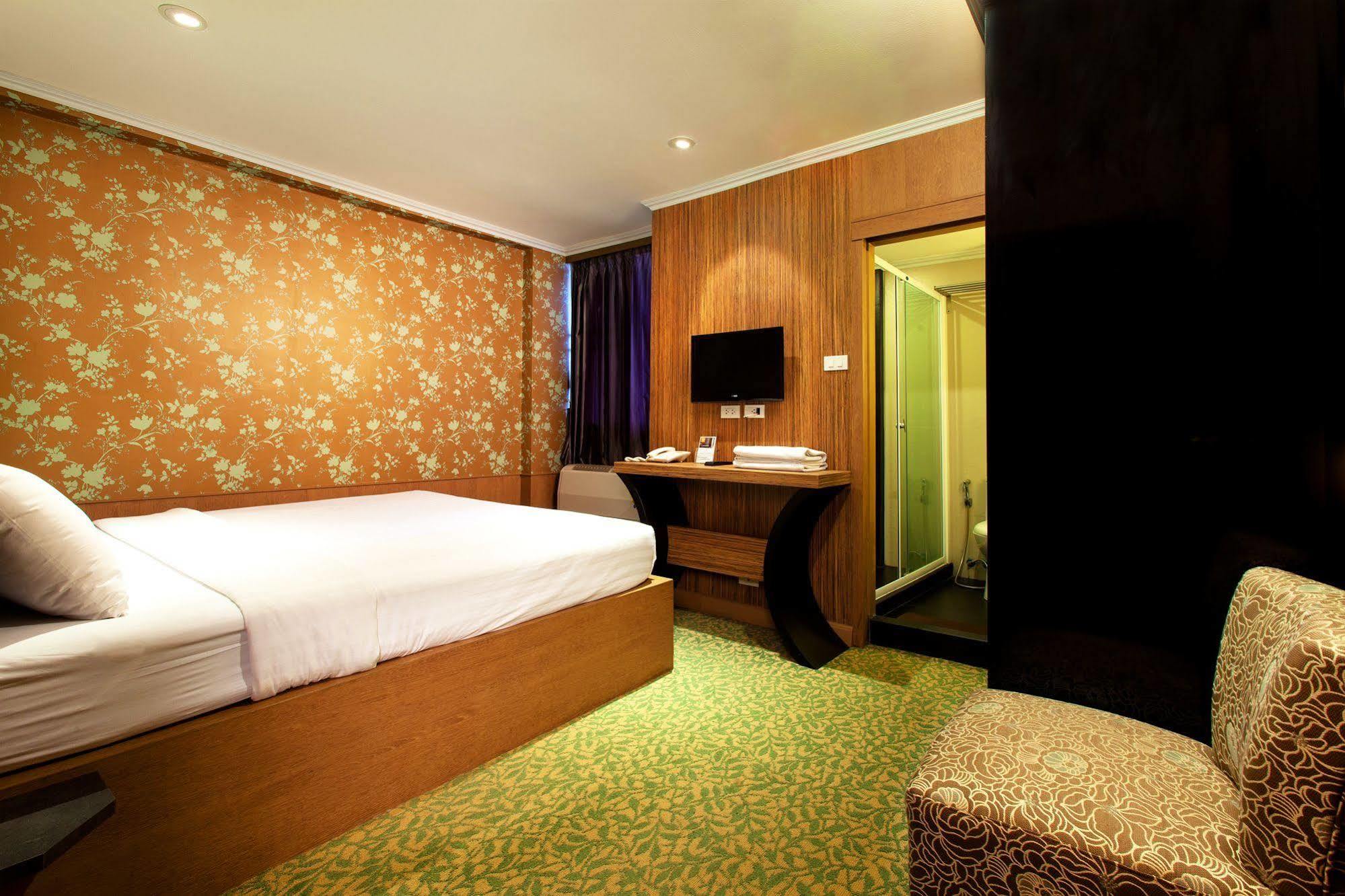 Q Hotel Бангкок Экстерьер фото