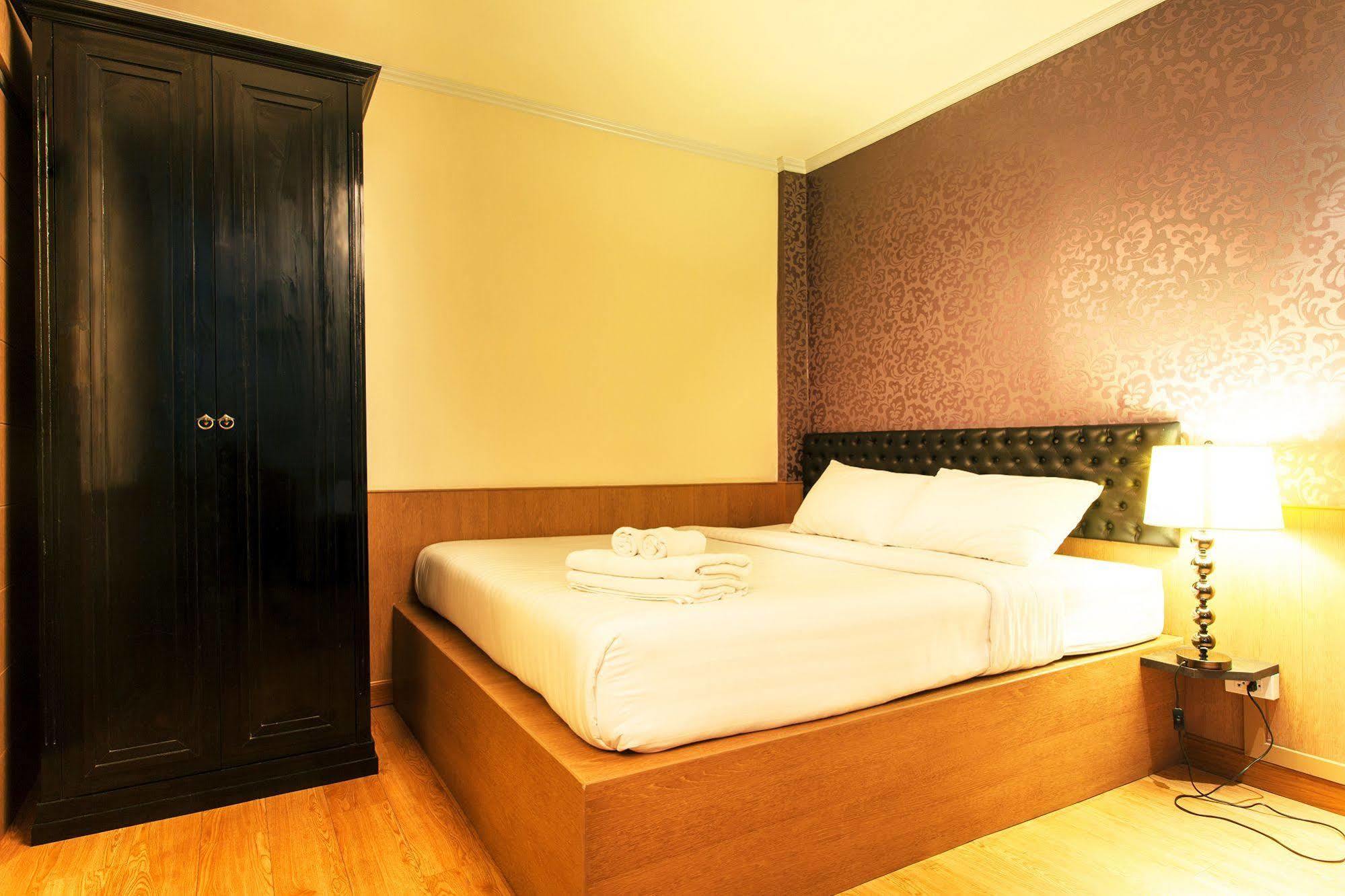 Q Hotel Бангкок Экстерьер фото