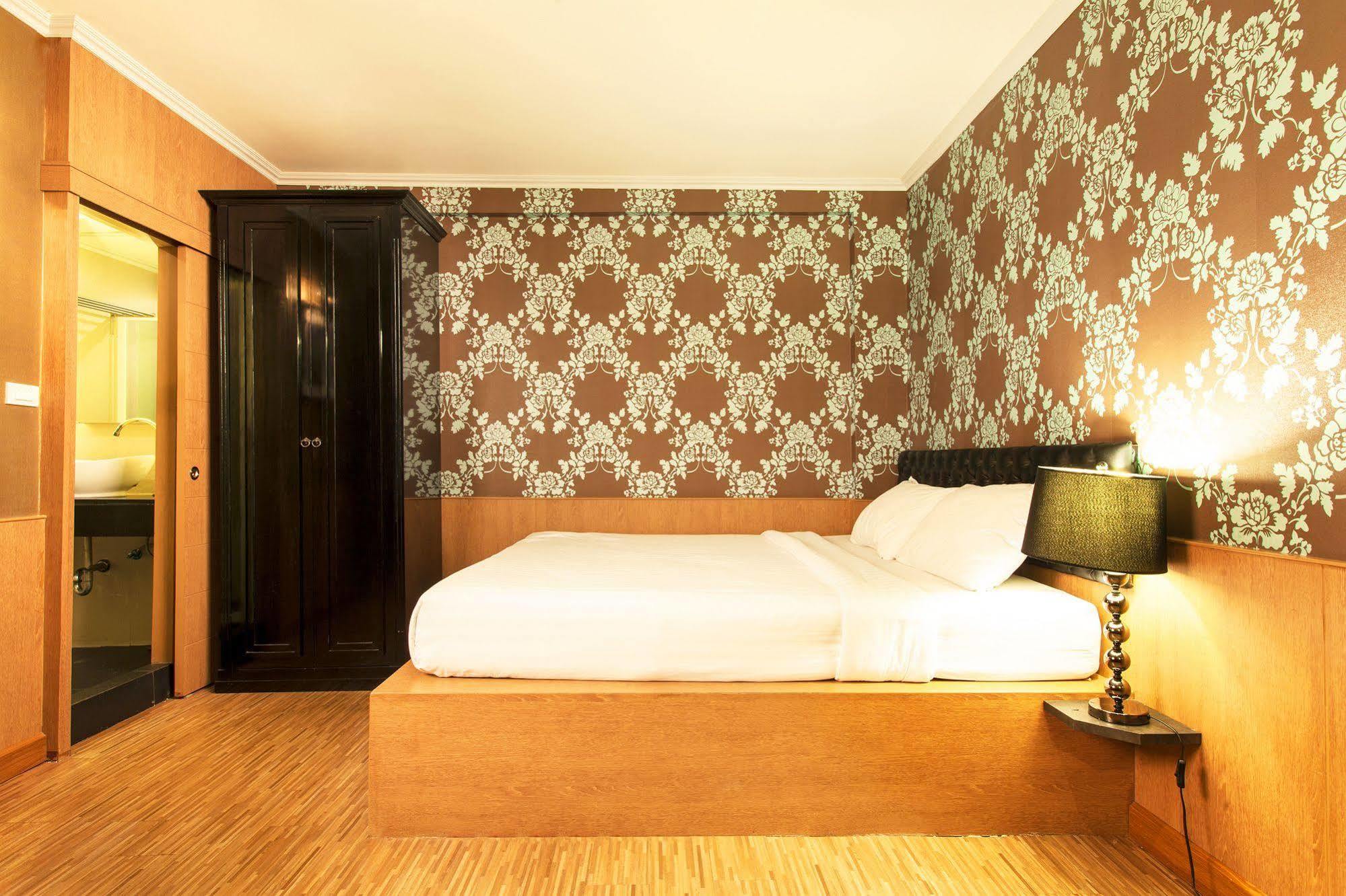 Q Hotel Бангкок Экстерьер фото